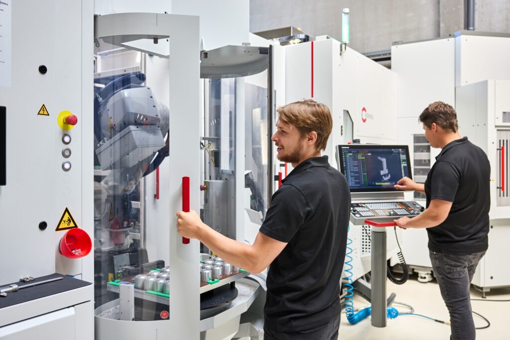 Werken bij Maes Jonker: vacature cnc-draaier/-frezer
